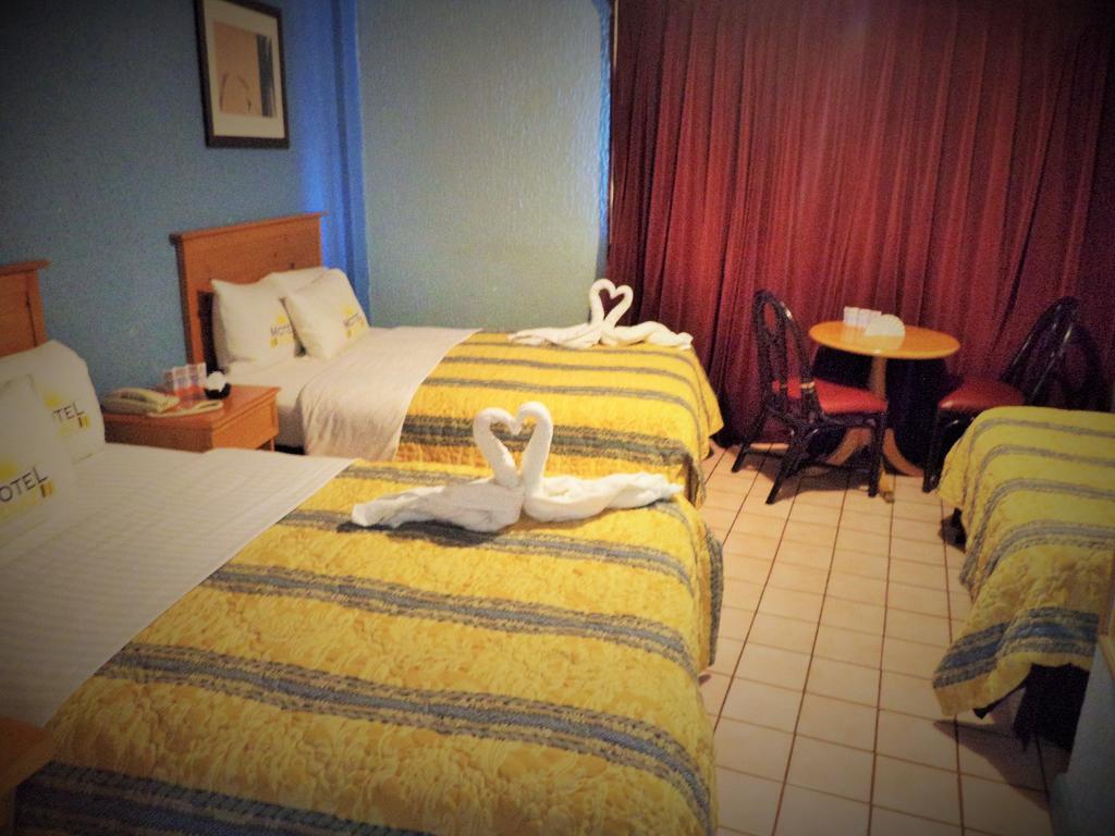 Hotel Diaz Tijuana Oda fotoğraf