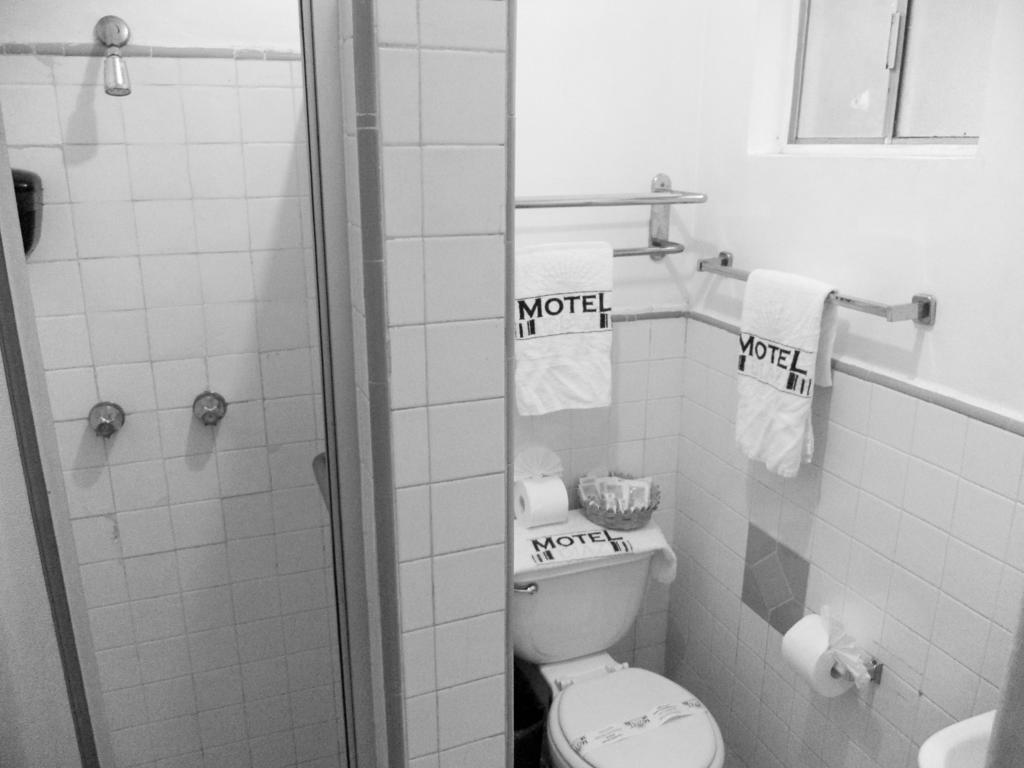 Hotel Diaz Tijuana Oda fotoğraf