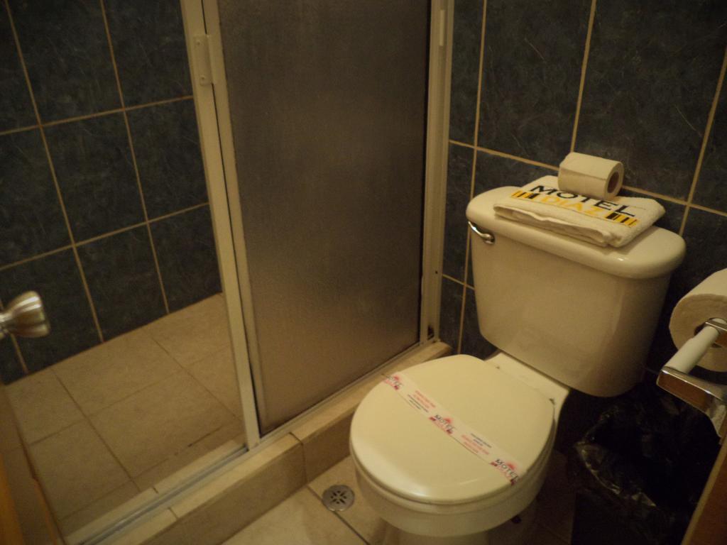 Hotel Diaz Tijuana Oda fotoğraf