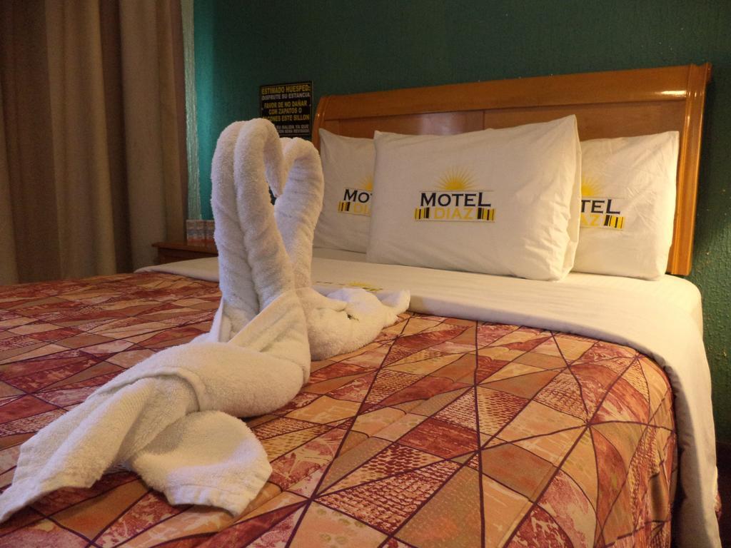 Hotel Diaz Tijuana Oda fotoğraf