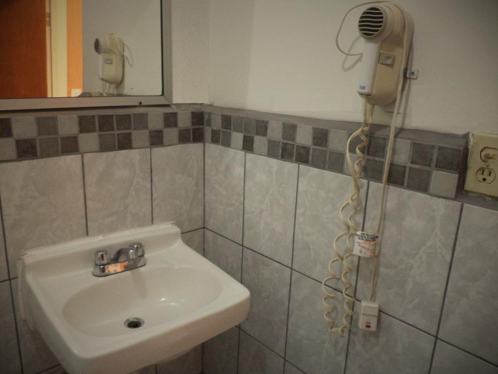 Hotel Diaz Tijuana Oda fotoğraf