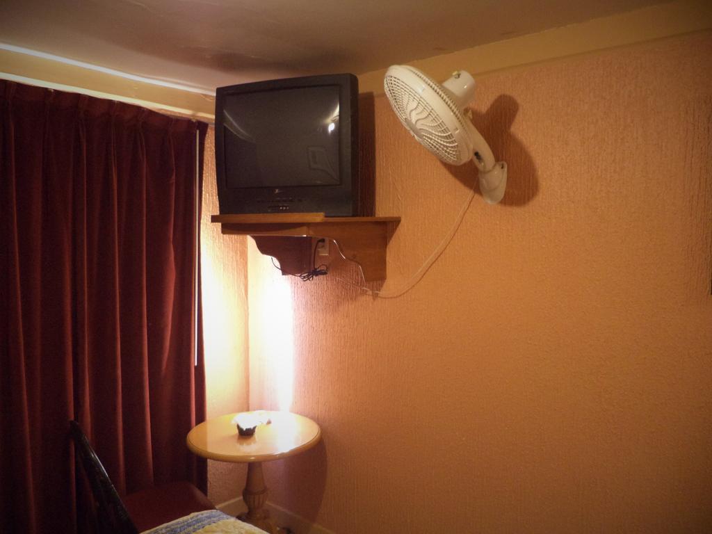 Hotel Diaz Tijuana Oda fotoğraf