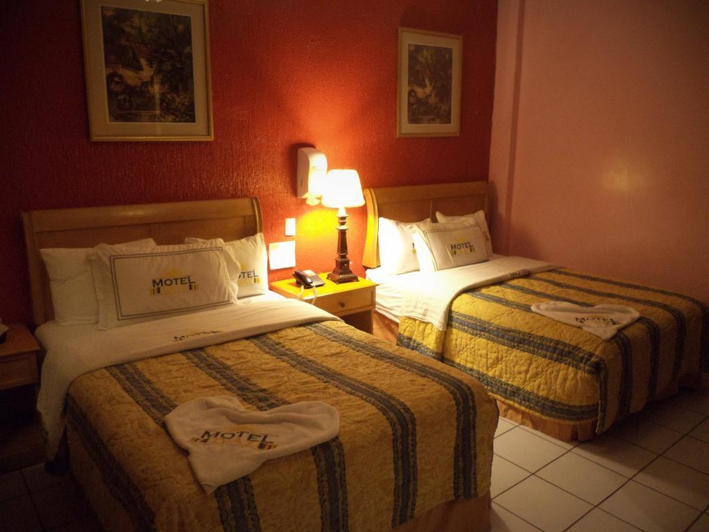 Hotel Diaz Tijuana Oda fotoğraf