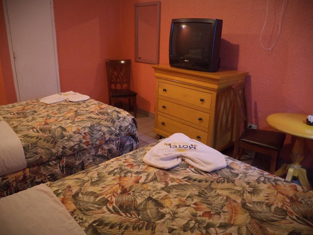 Hotel Diaz Tijuana Oda fotoğraf