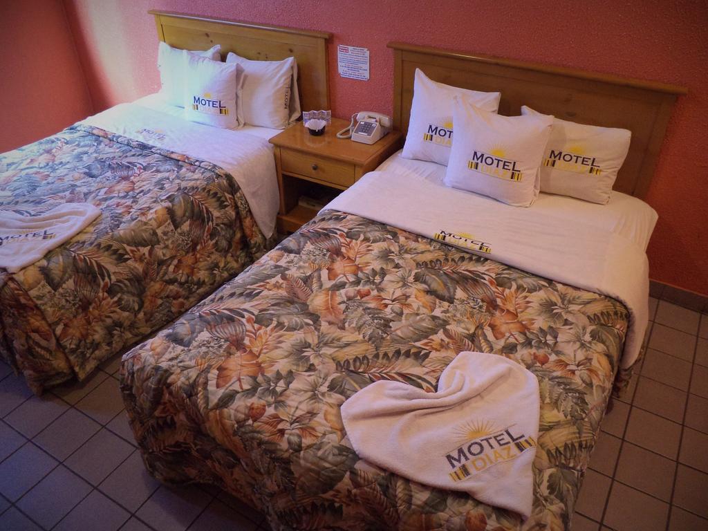 Hotel Diaz Tijuana Oda fotoğraf