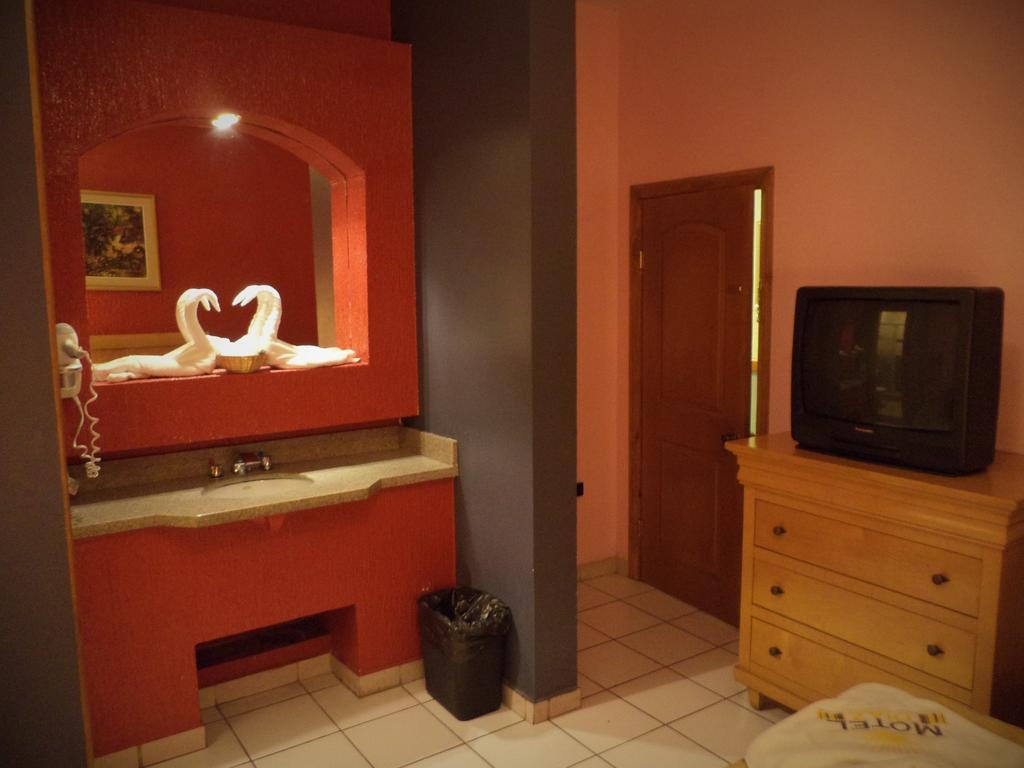Hotel Diaz Tijuana Oda fotoğraf