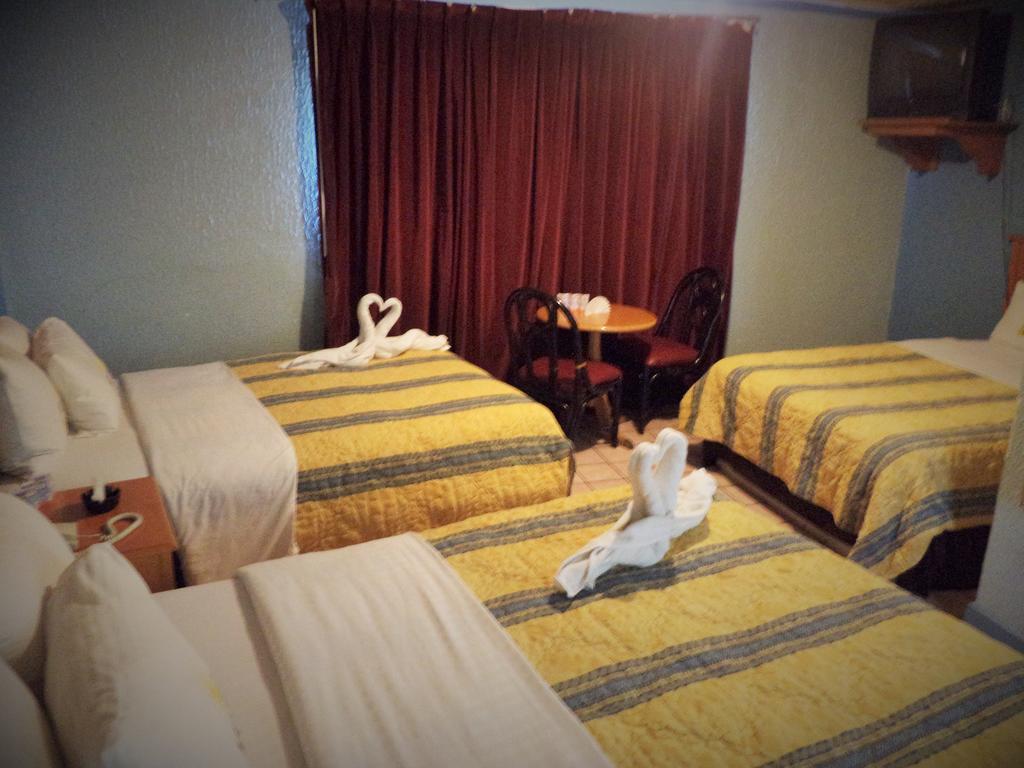 Hotel Diaz Tijuana Oda fotoğraf