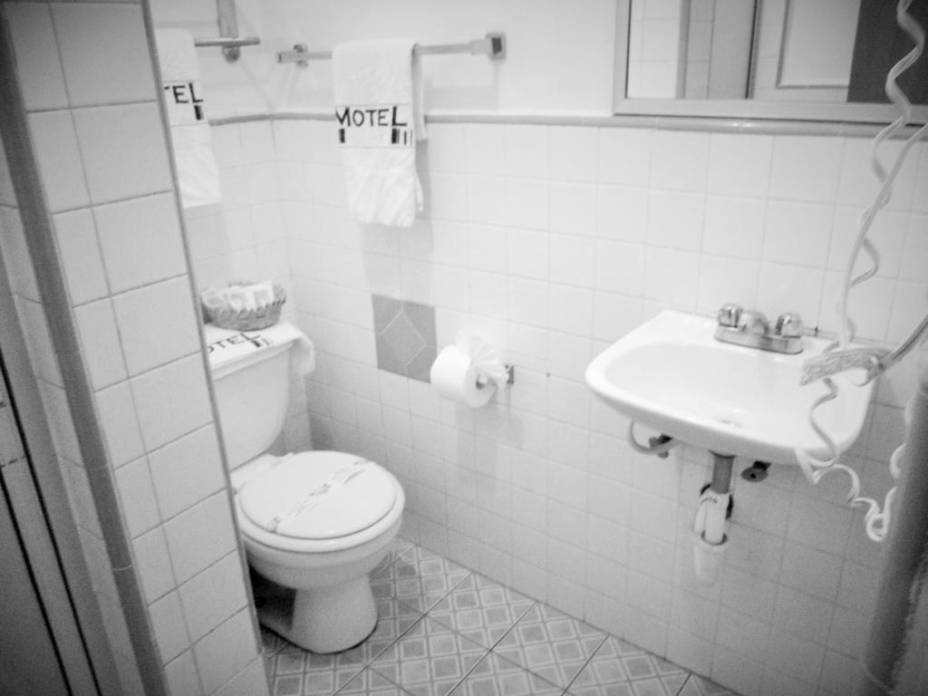 Hotel Diaz Tijuana Oda fotoğraf